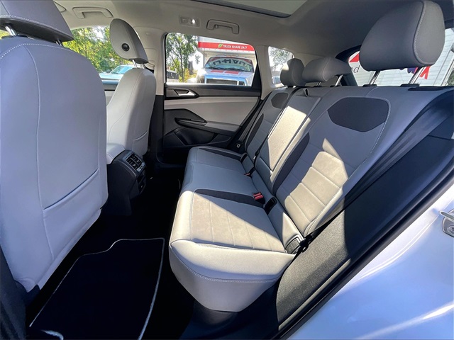 2023 Volkswagen Taos SE photo 20