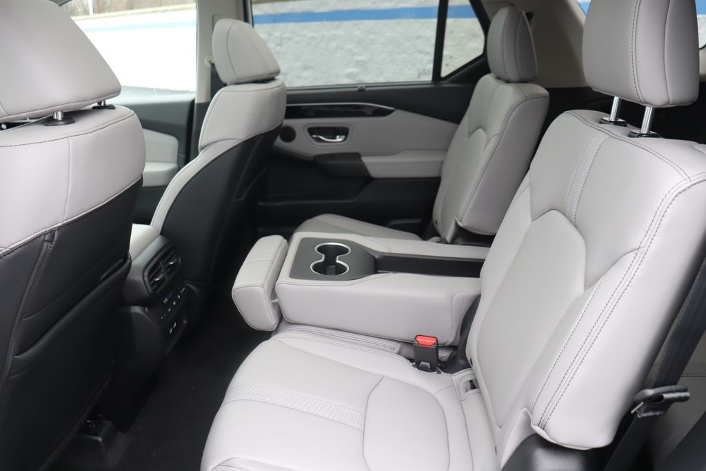 2025 Honda Pilot Touring photo 10
