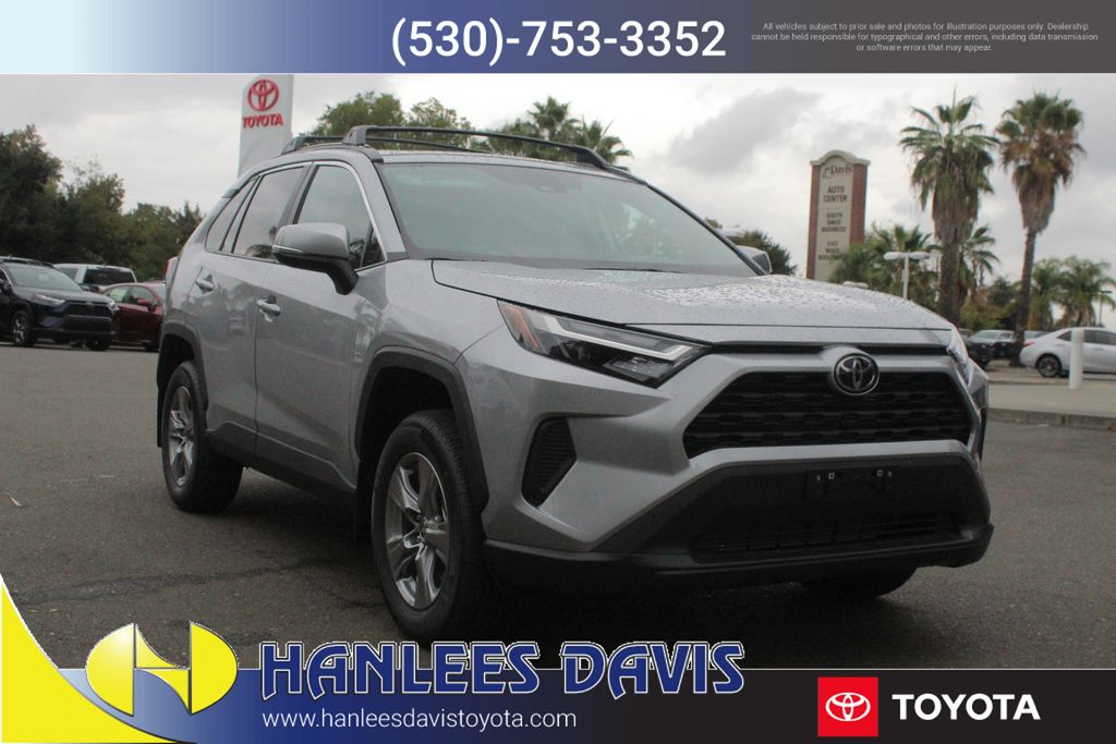 2025 Toyota RAV4 XLE photo 5