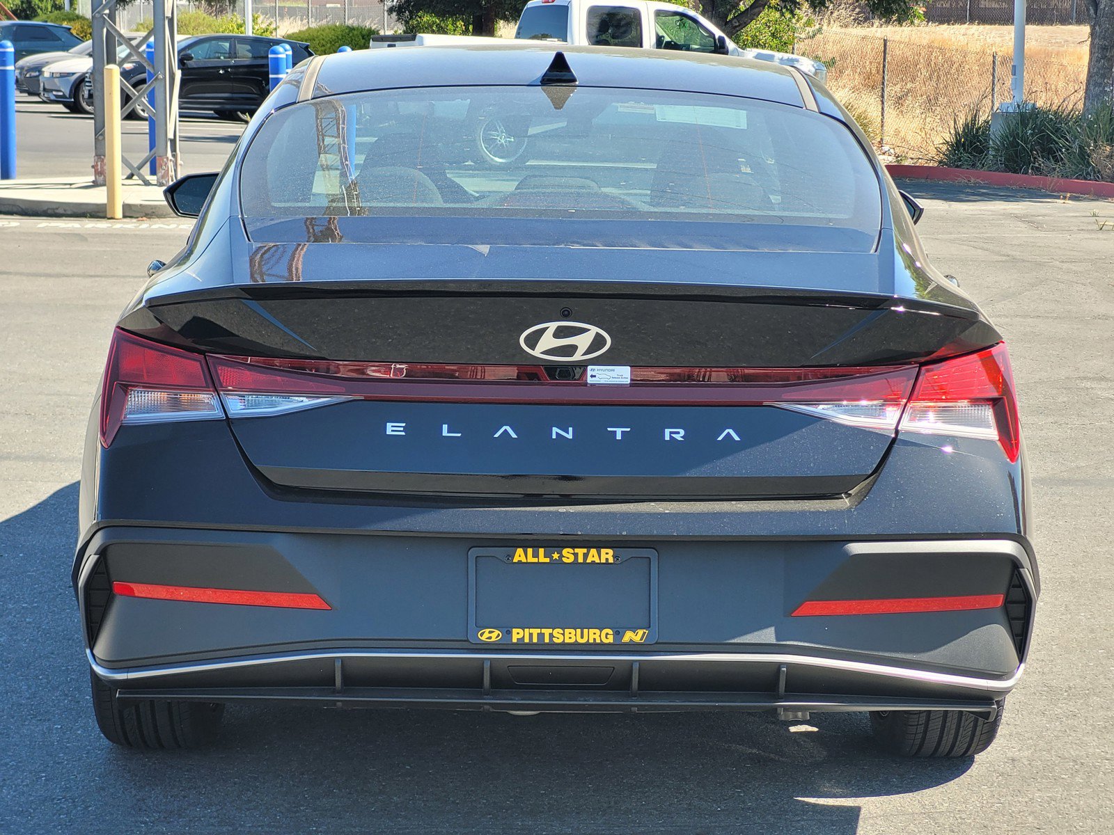 2025 Hyundai Elantra SEL Sport photo 3