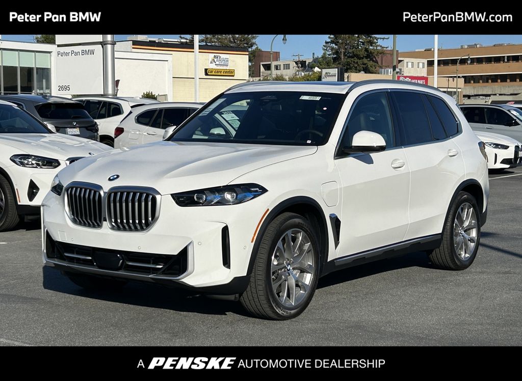 2026 BMW X5 50e's photo