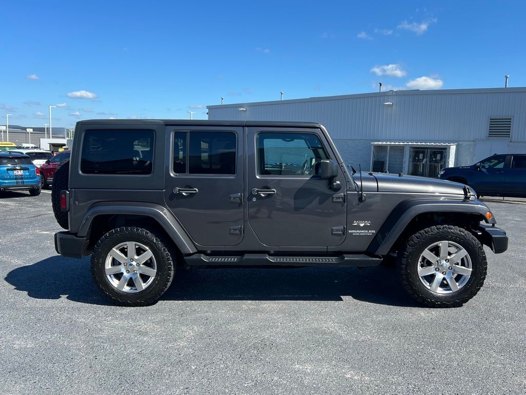 2017 Jeep Wrangler Unlimited Sahara photo 3