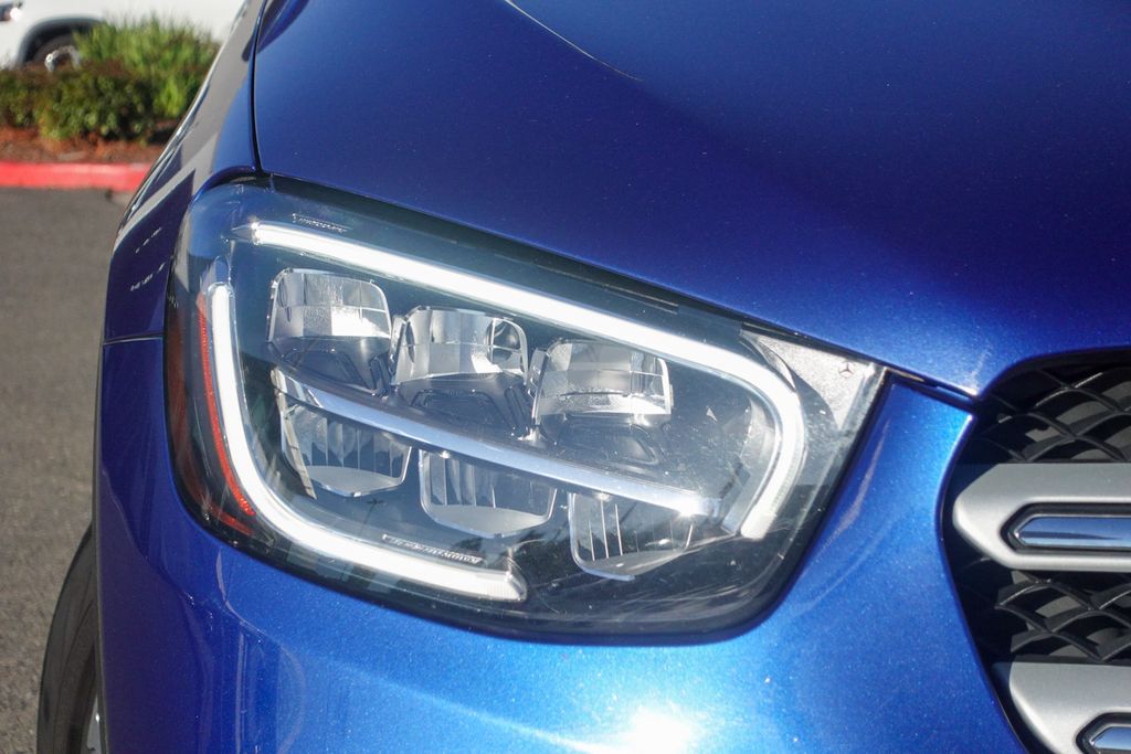 2022 Mercedes Benz GLC 300 photo 4