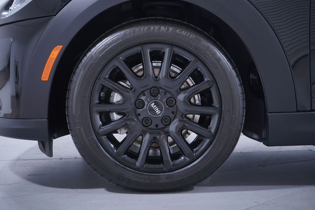 2022 Mini Cooper Signature photo 2