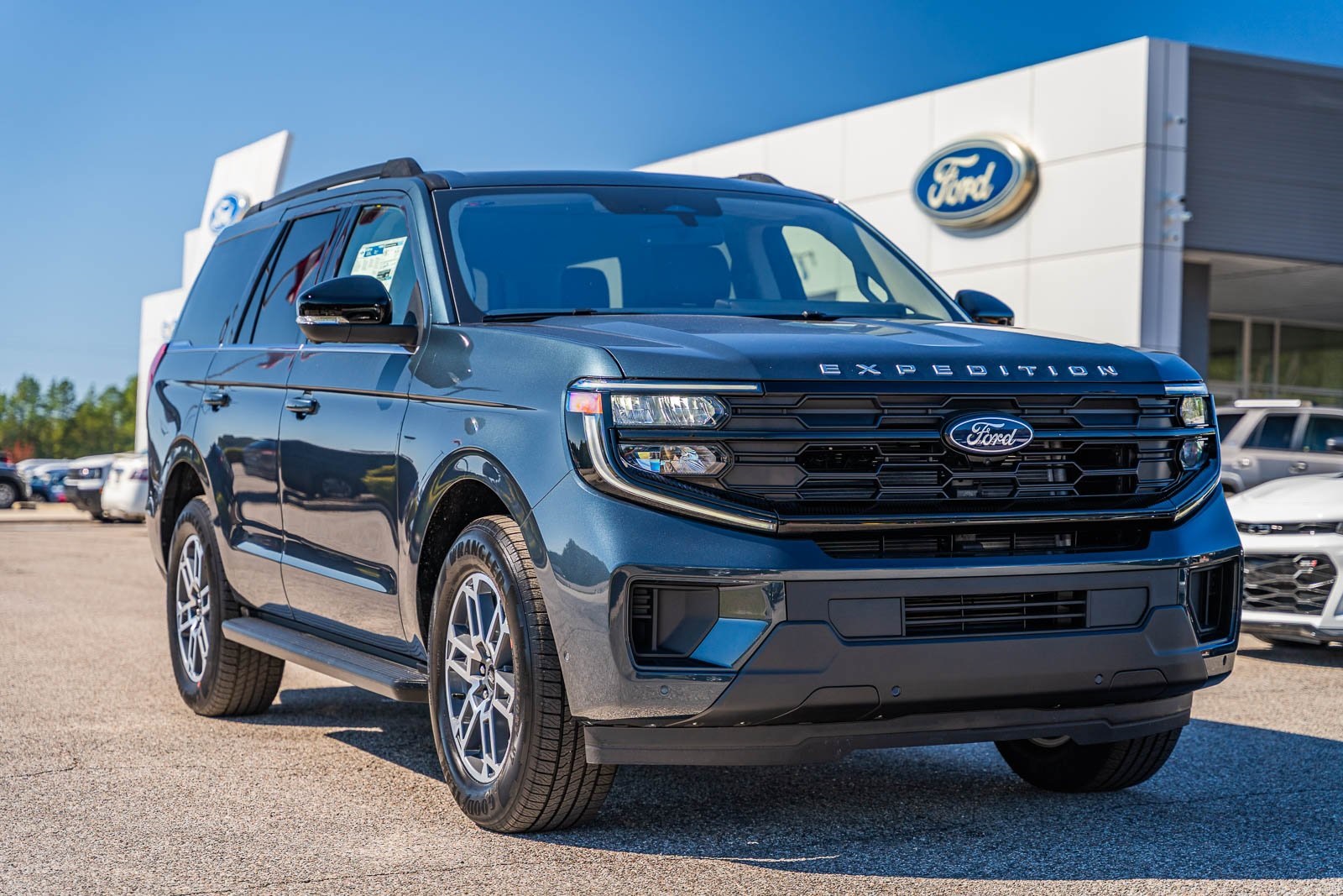 2025 Ford Expedition Active's photo