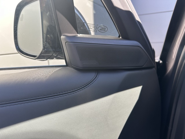 2025 Land Rover Range Rover SE photo 8