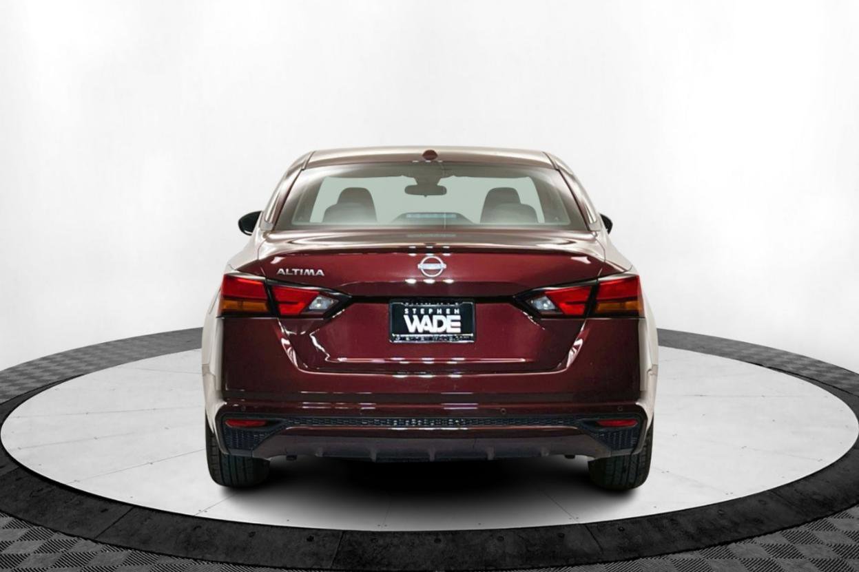 2025 Nissan Altima SV photo 2
