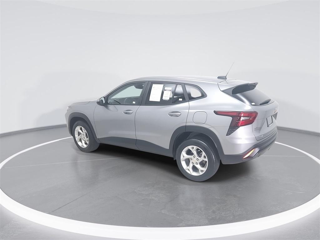 2024 Chevrolet Trax LS photo 4