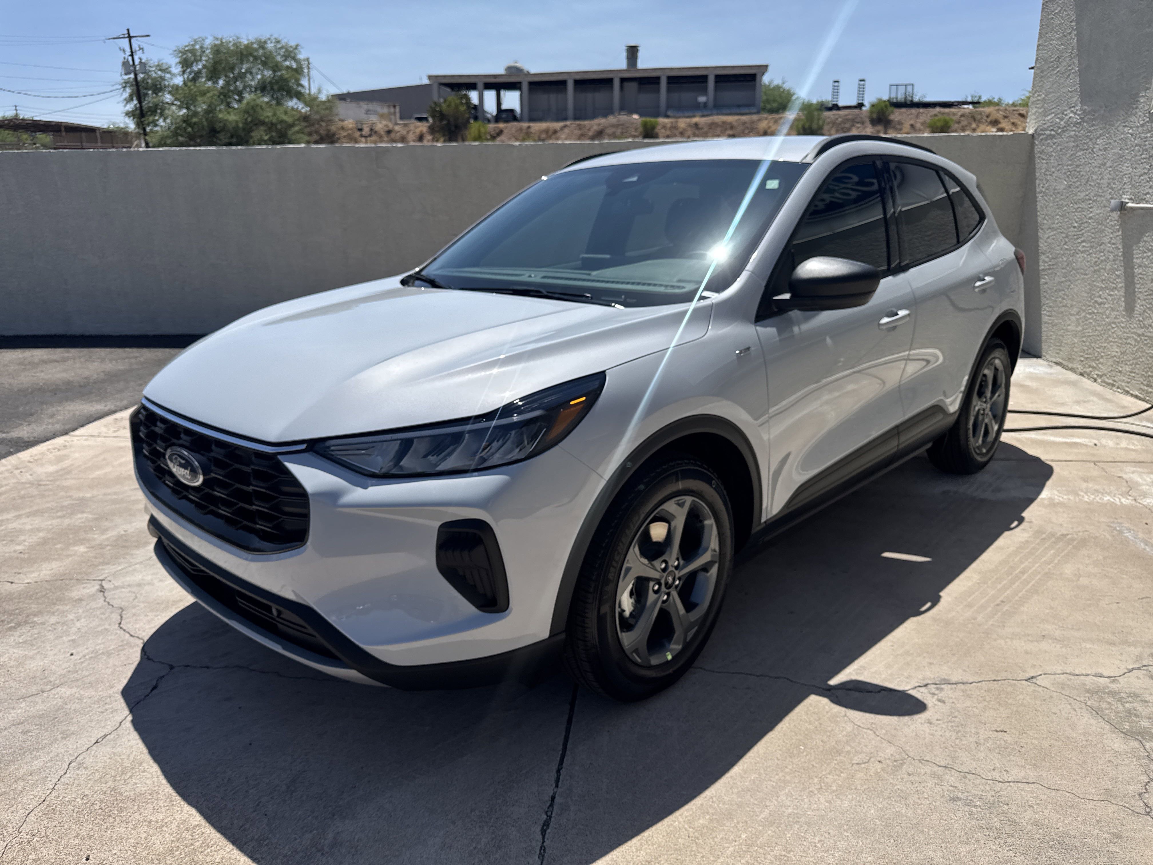2025 Ford Escape ST-Line photo 2