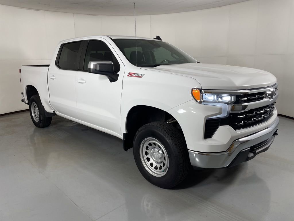 2022 Chevrolet Silverado 1500 LT photo 2