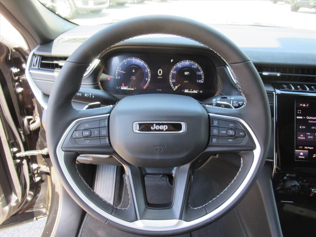 2025 Jeep Grand Cherokee Altitude photo 16