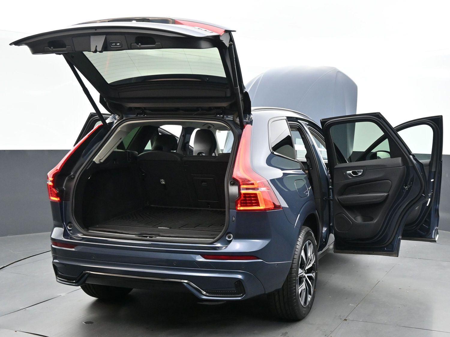 2024 Volvo XC60 Plus photo 37