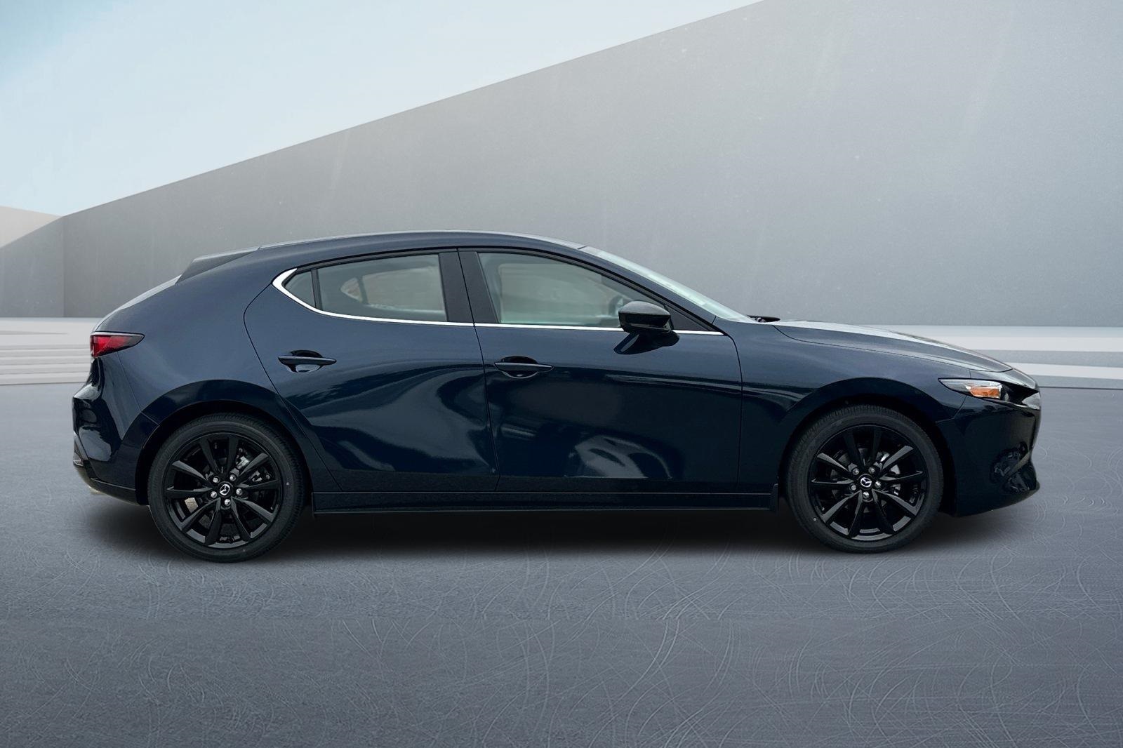 2026 Mazda Mazda3 Hatchback 2.5 Select Sport photo 2