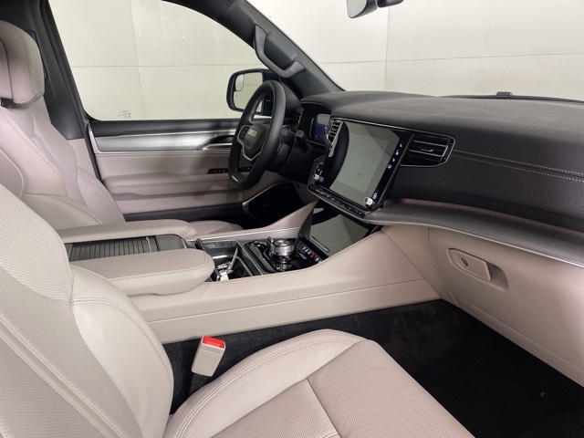 2025 Jeep Wagoneer L Series II photo 14