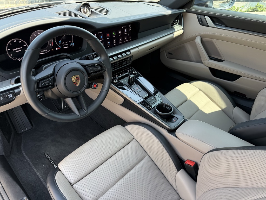 2025 Porsche 911 photo 4