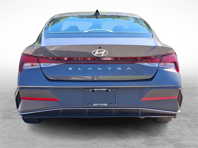2024 Hyundai Elantra SEL photo 3