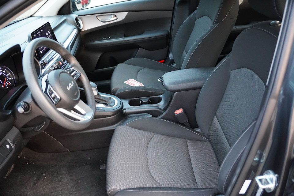 2023 Kia Forte LXS photo 4