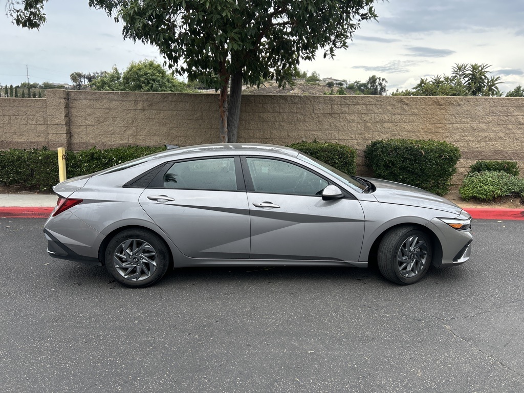 2024 Hyundai Elantra SEL photo 6