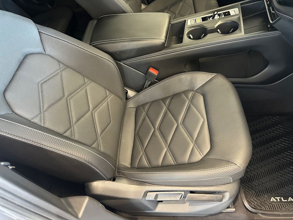 2024 Volkswagen Atlas Cross Sport SE photo 13
