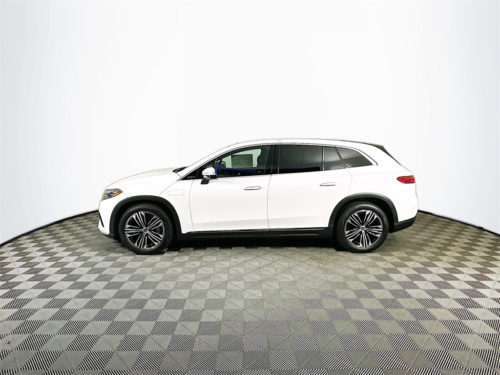2026 Mercedes Benz EQS SUV 450 4MATIC photo 3