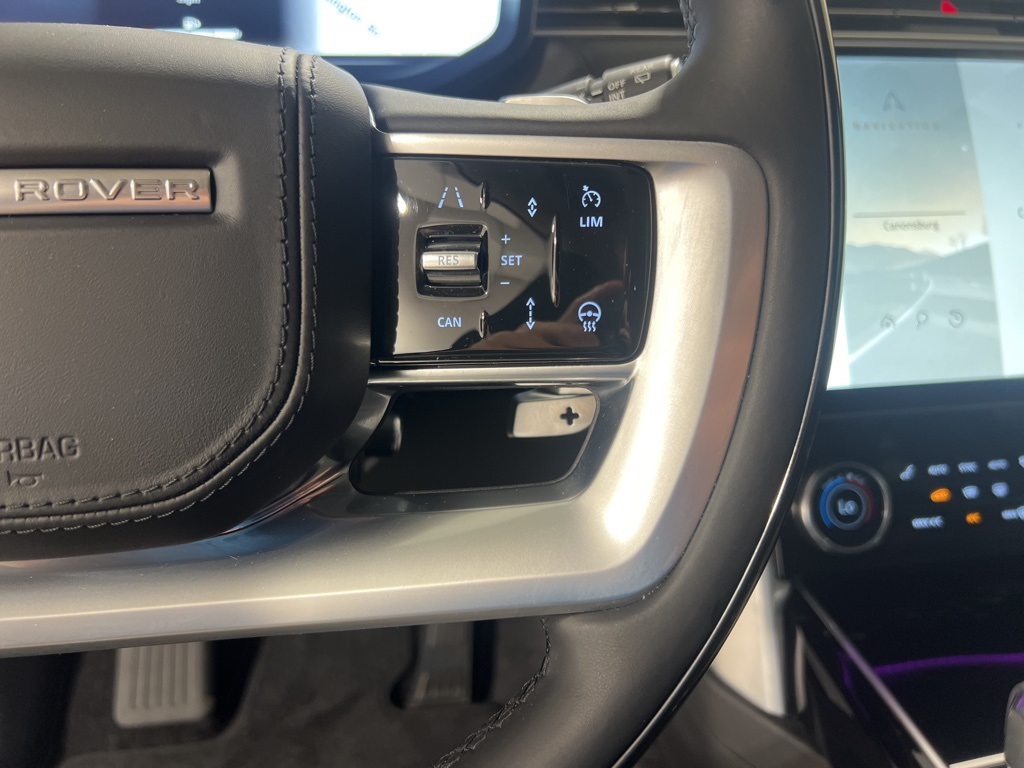 2023 Land Rover Range Rover SE photo 12