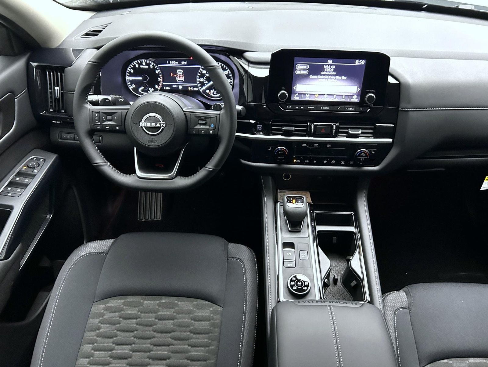 2025 Nissan Pathfinder SV photo 13