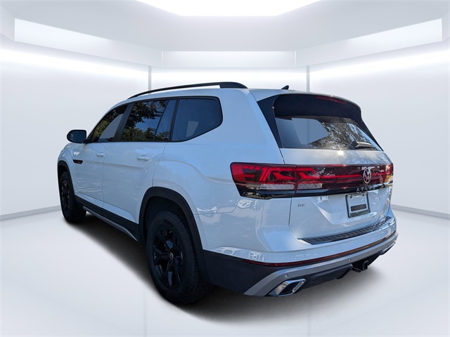 2025 Volkswagen Atlas SE Technology Peak Edition photo 4