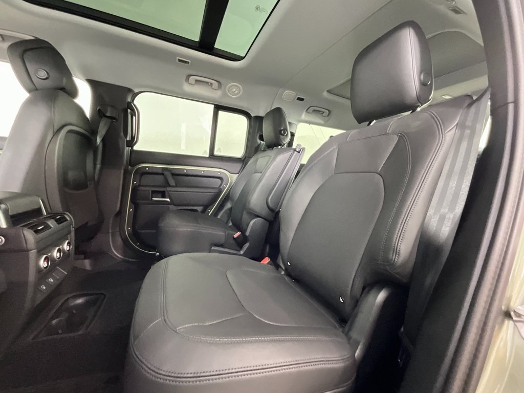 2025 Land Rover Defender 130 S photo 2