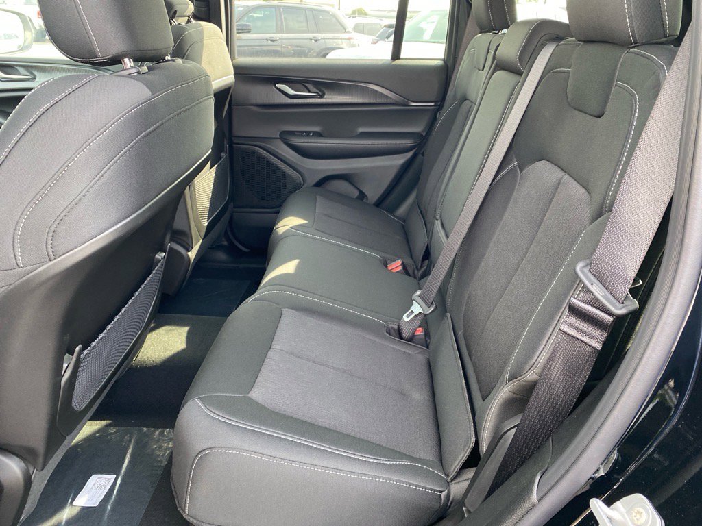 2025 Jeep Grand Cherokee Laredo X photo 10