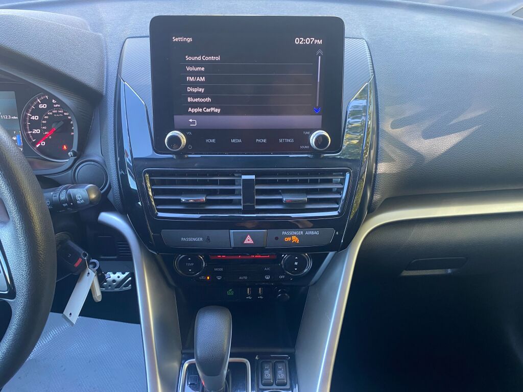 2022 Mitsubishi Eclipse Cross LE photo 12
