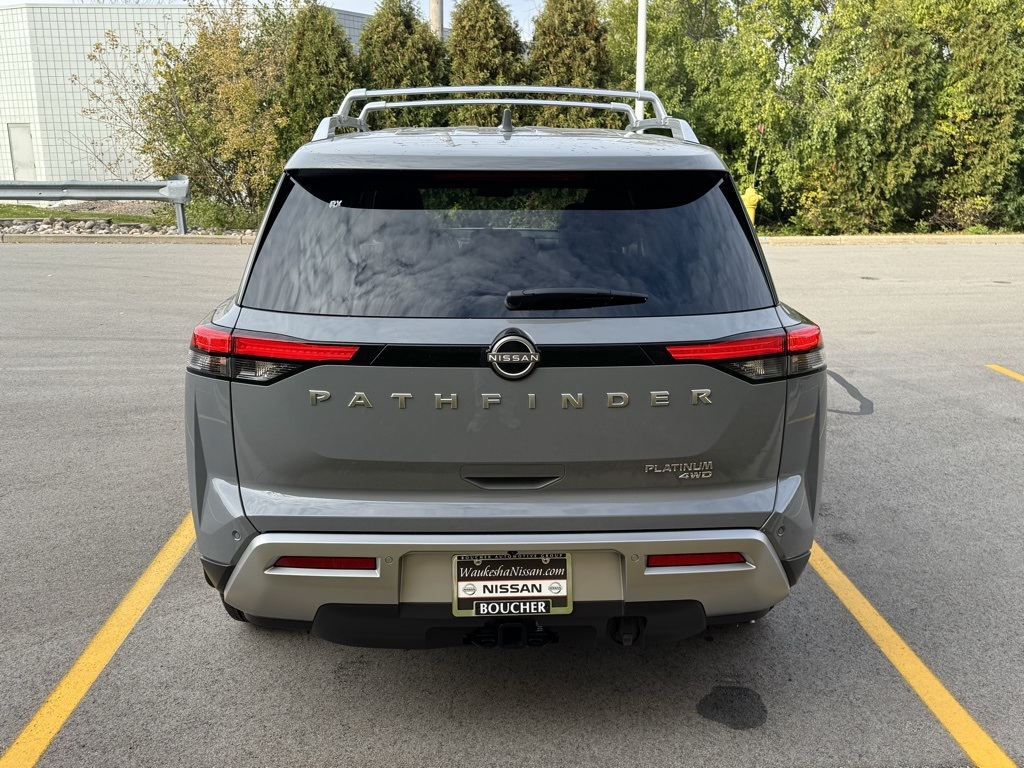 2025 Nissan Pathfinder Platinum photo 3