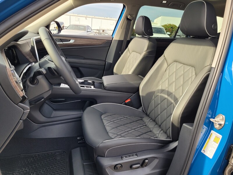 2025 Volkswagen Atlas SEL Premium R-Line photo 4