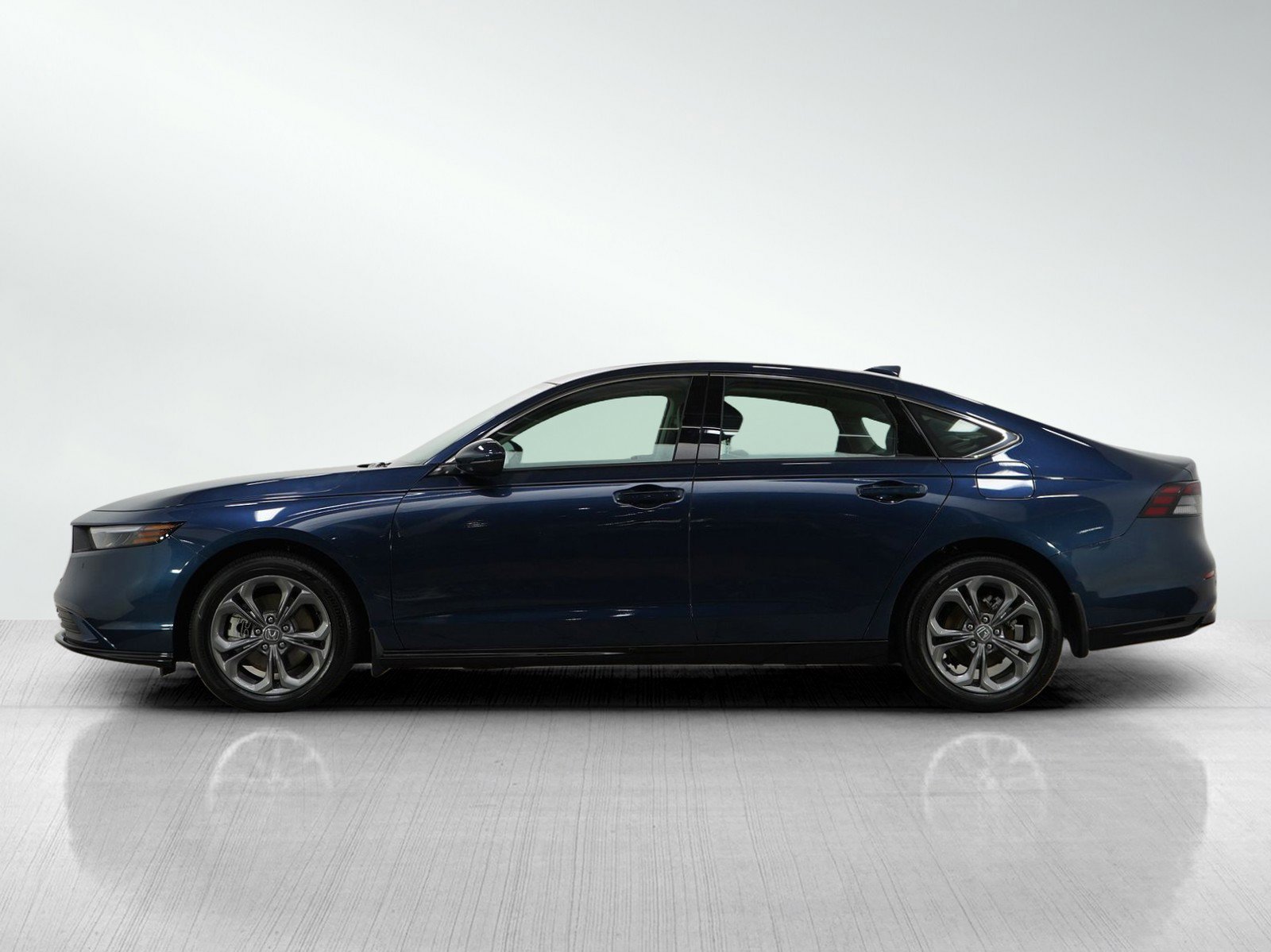 Used 2024 Honda Accord Hybrid EX-L with VIN 1HGCY2F67RA009784 for sale in Burnsville, Minnesota