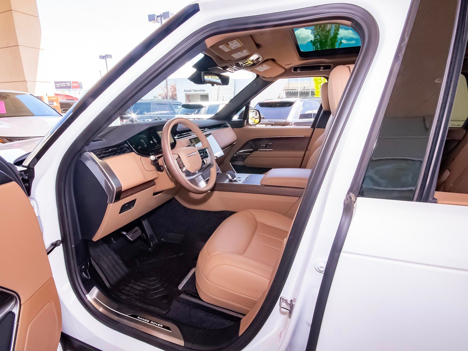 2025 Land Rover Range Rover SE photo 35