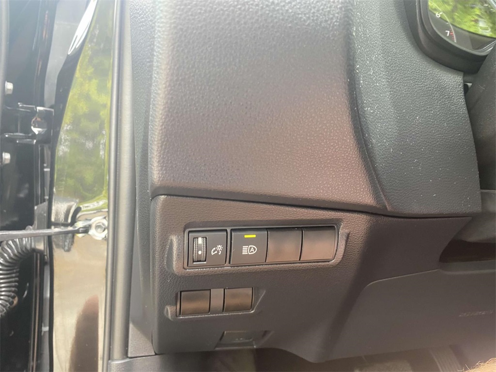 2024 Toyota Corolla Cross LE photo 23