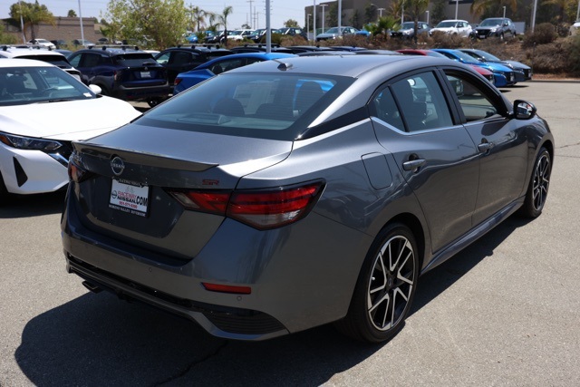2025 Nissan Sentra SR photo 4