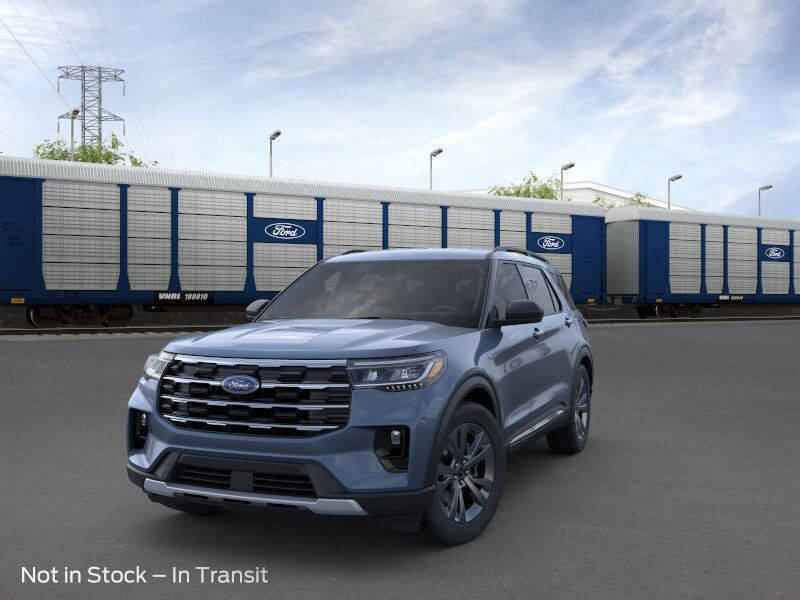 2025 Ford Explorer photo 2
