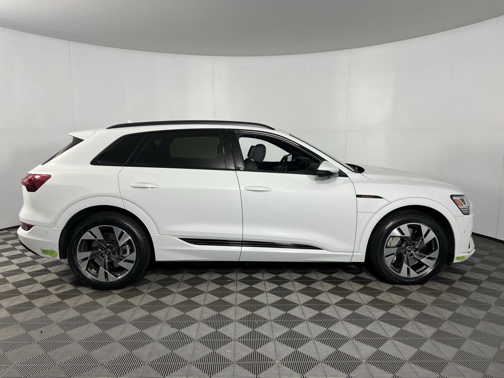 2023 Audi e-tron Premium photo 3