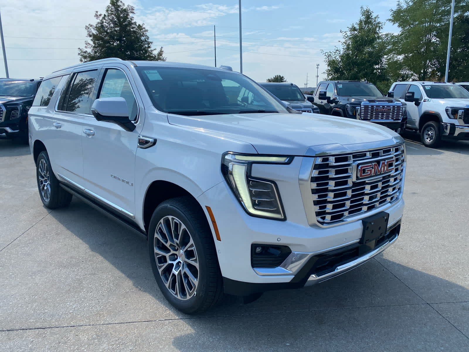 2025 Gmc Yukon XL Denali photo 2