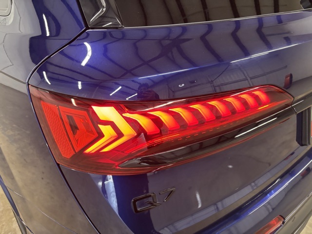 2022 Audi Q7 55 Premium Plus photo 7