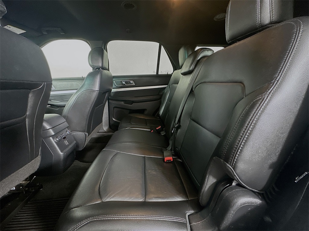 2016 Ford Explorer XLT photo 18