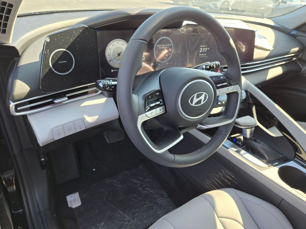2025 Hyundai Elantra Hybrid Limited photo 12