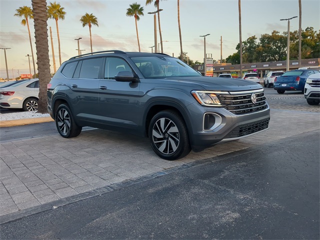 2024 Volkswagen Atlas SE photo 2