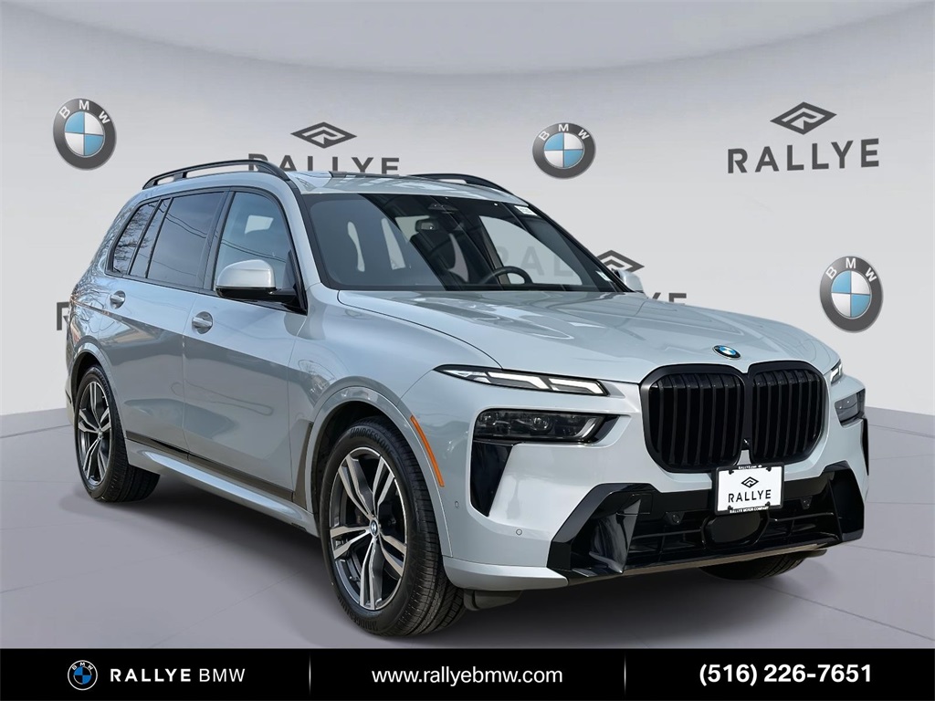 2023 BMW X7 40i's photo