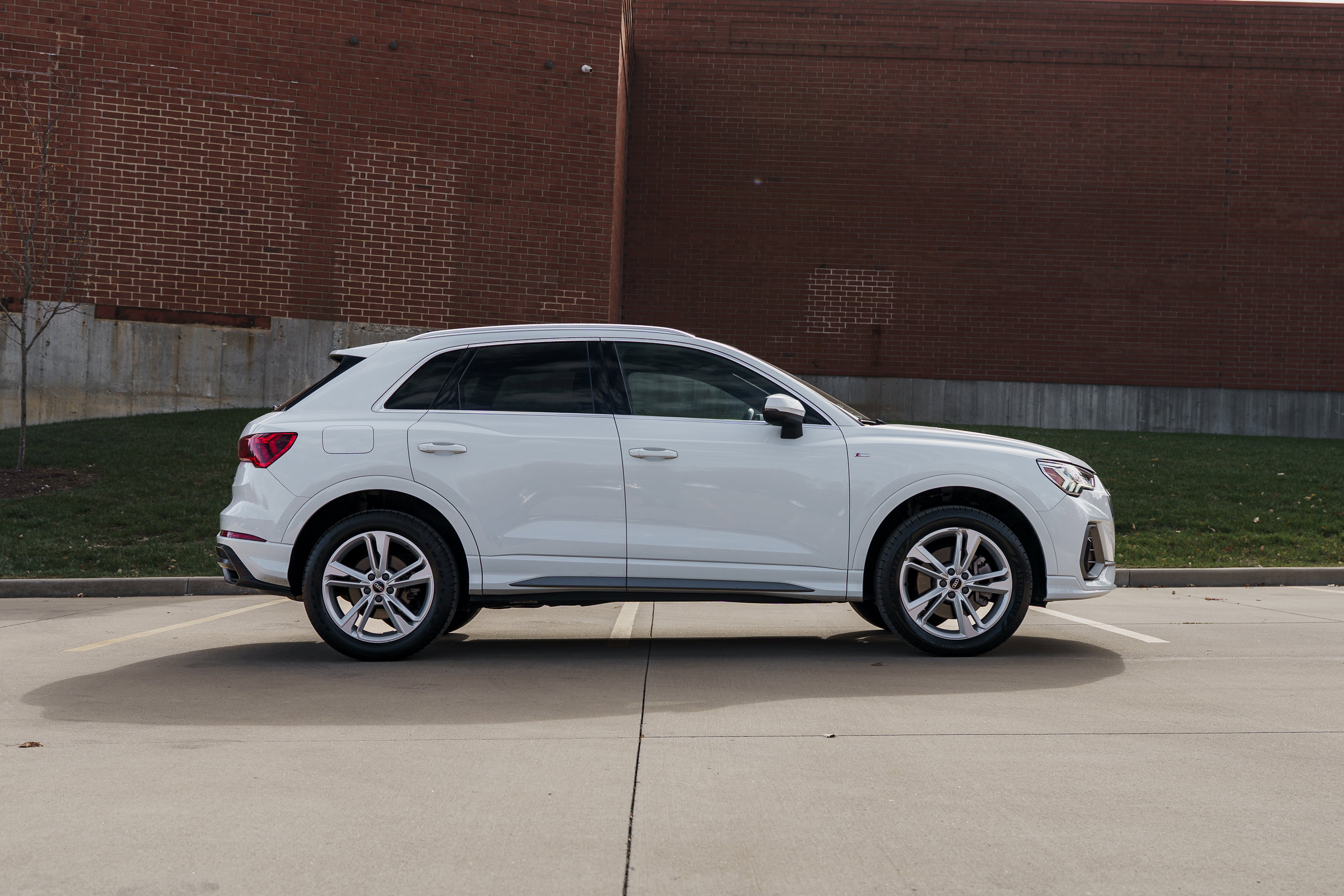 2022 Audi Q3 S line Premium Plus photo 2