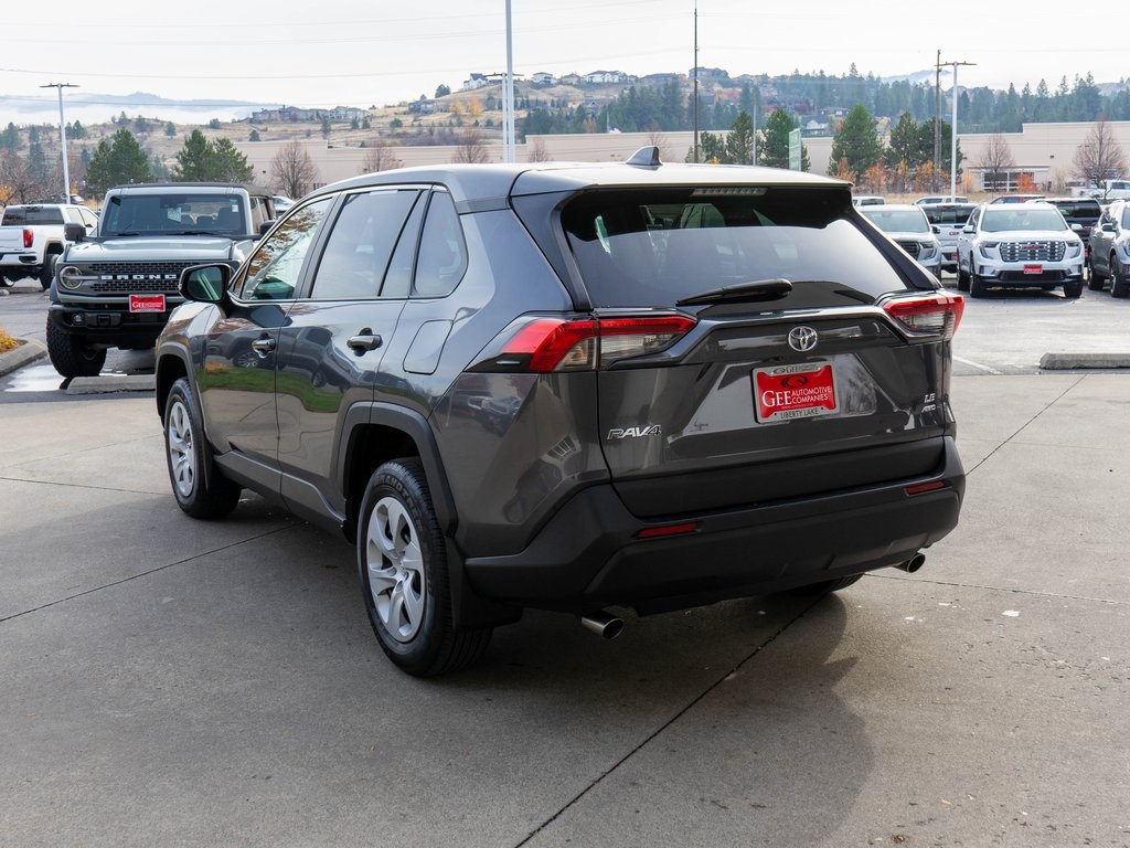 2024 Toyota RAV4 LE photo 4