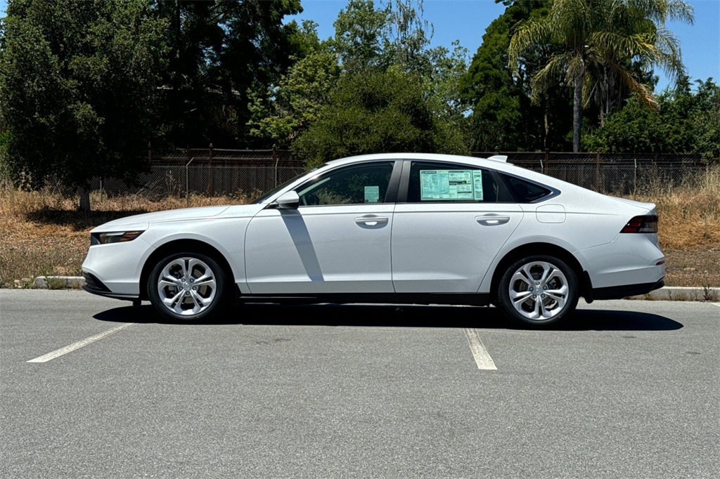 2025 Honda Accord LX photo 7