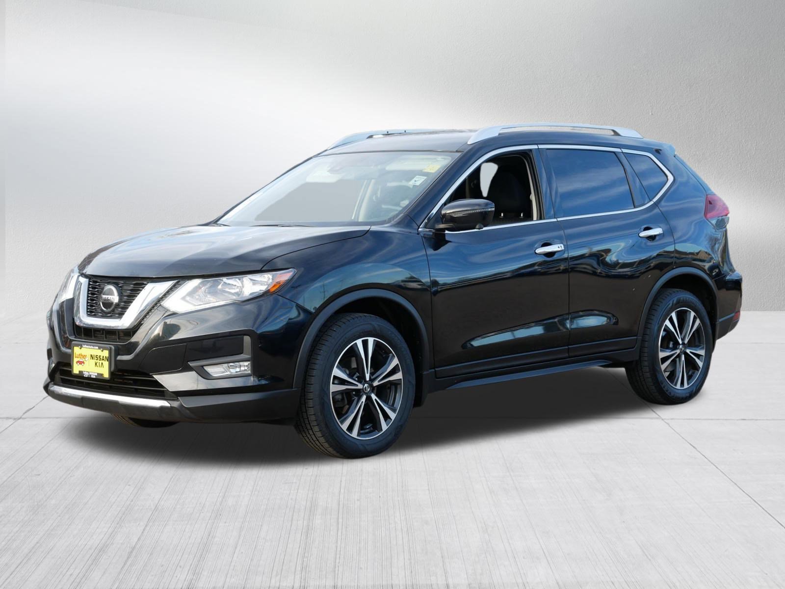 2019 Nissan Rogue SV photo 3