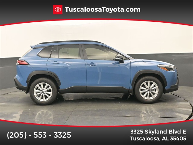 2026 Toyota Corolla Cross LE's photo