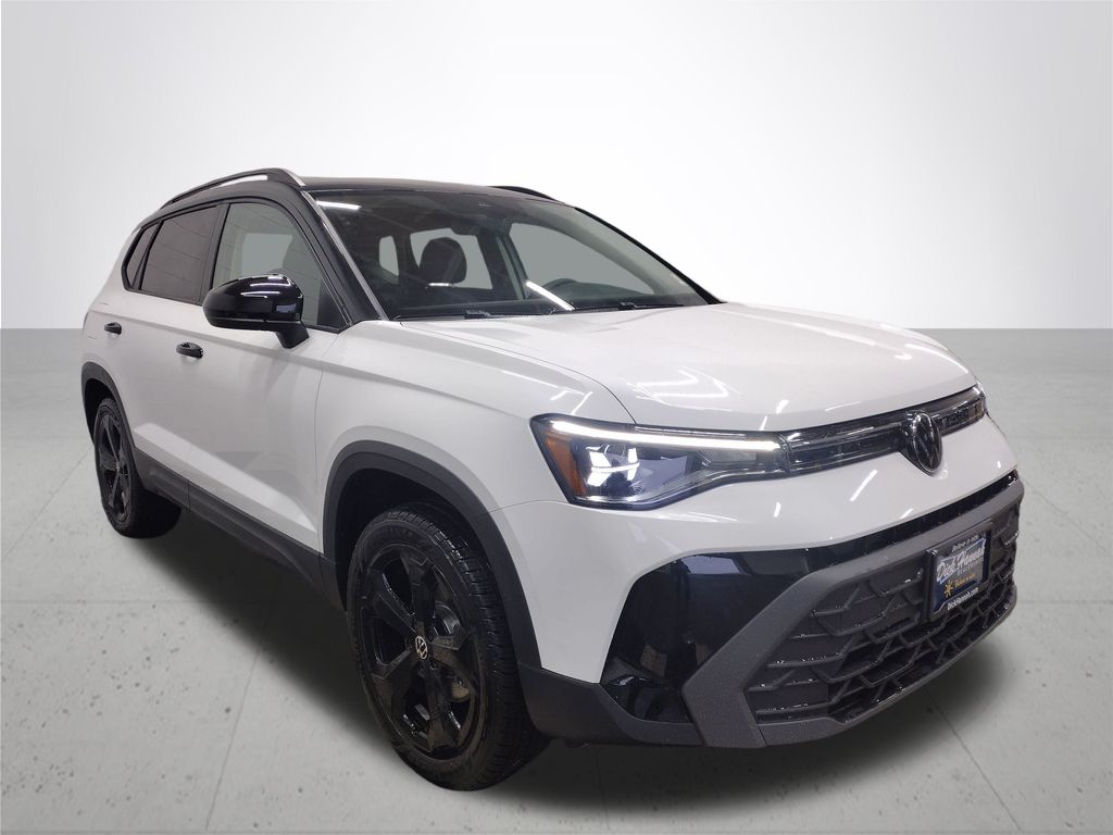 2025 Volkswagen Taos SE photo 3